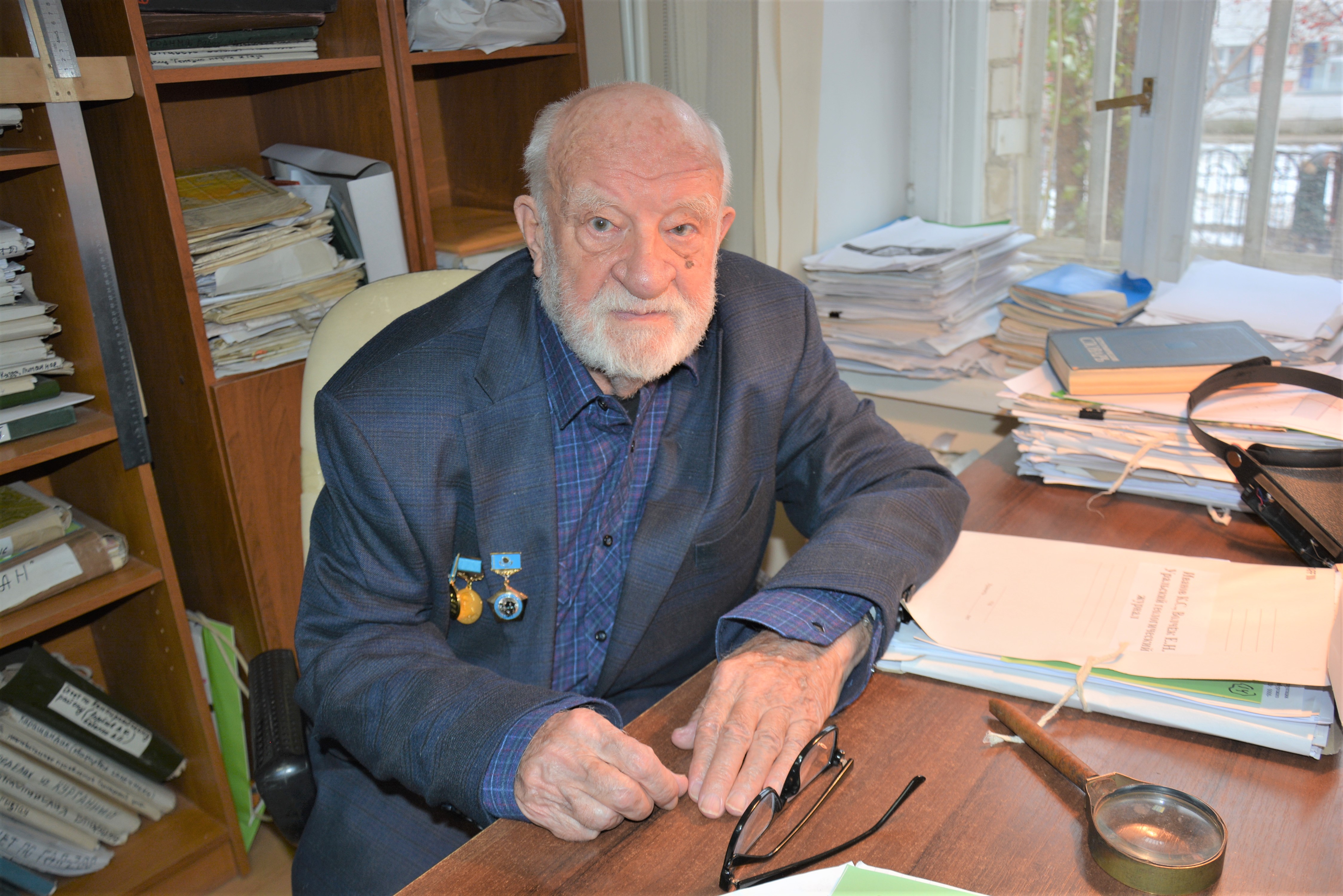 «Пока работаю - живу»: Владимиру Юришу исполнилось 90 лет