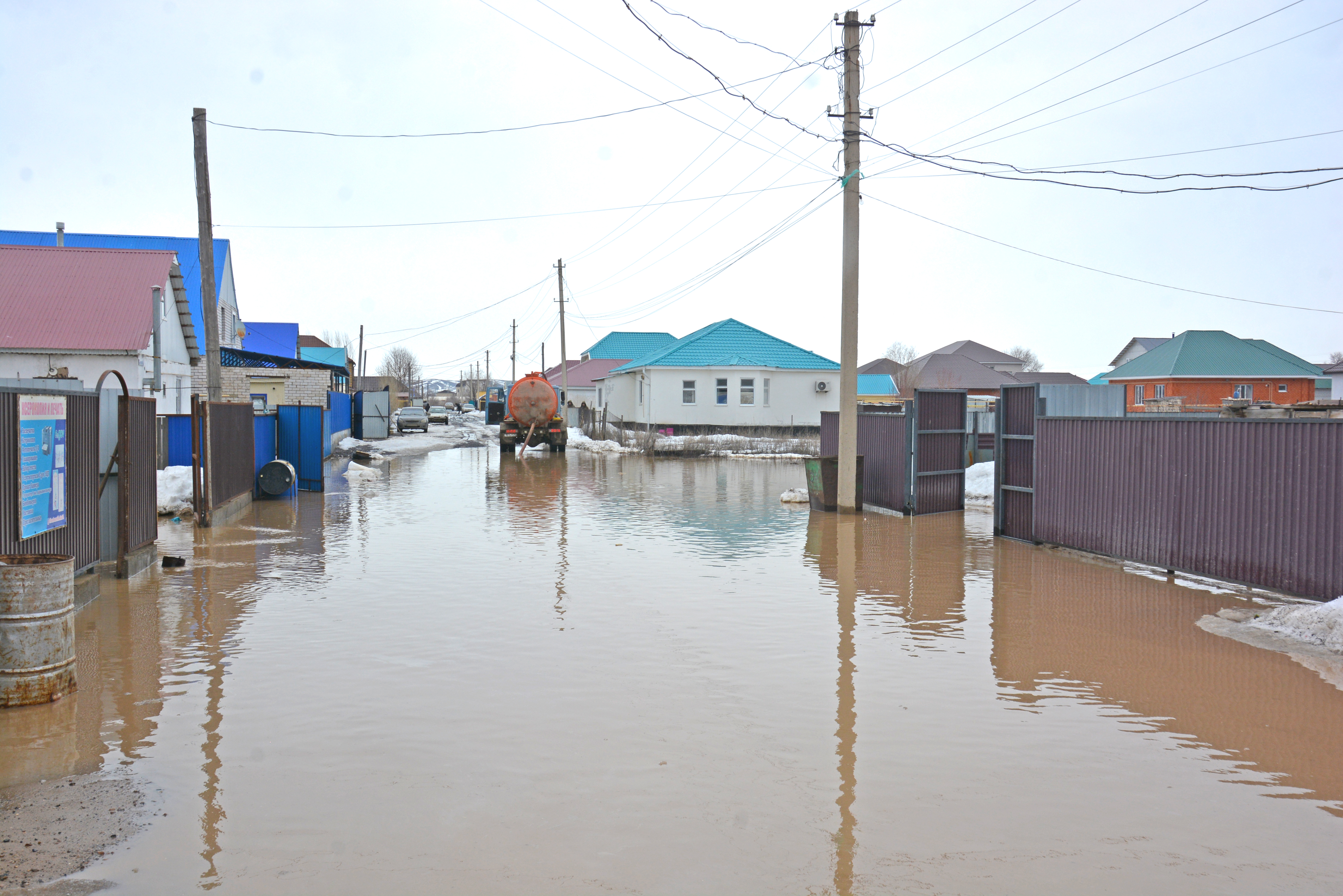 Десятки домов затопило в Актобе