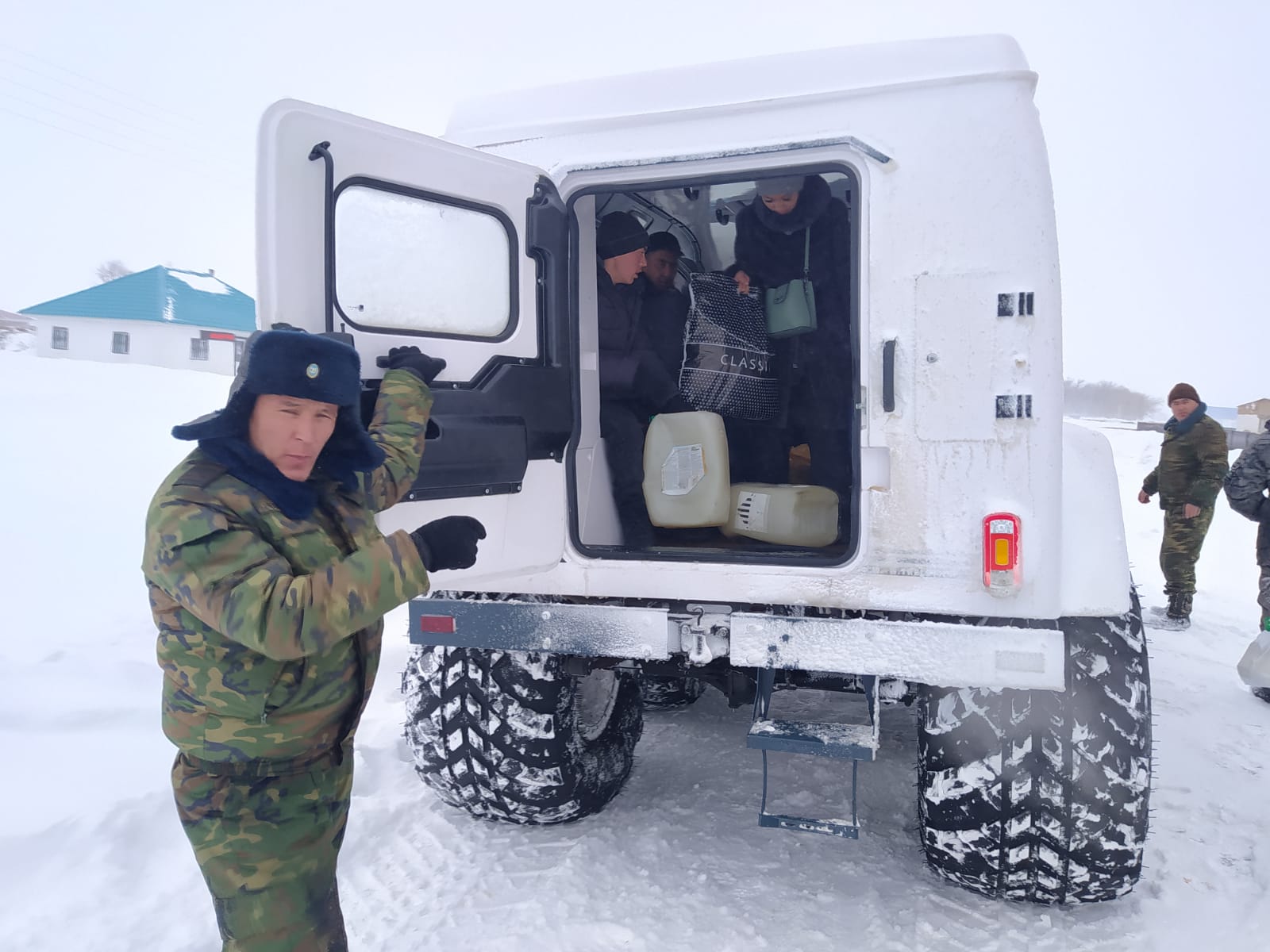 40 человек спасли из снежного плена в Актюбинской области