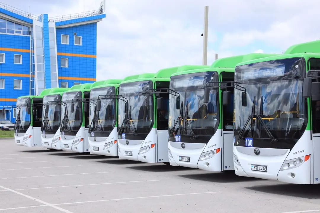 В Актобе запустили больше 40 новых автобусов