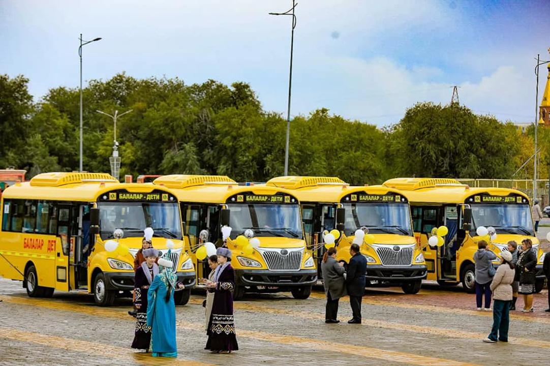 Школе, переполненной учениками из отдаленных районов, не дают автобус