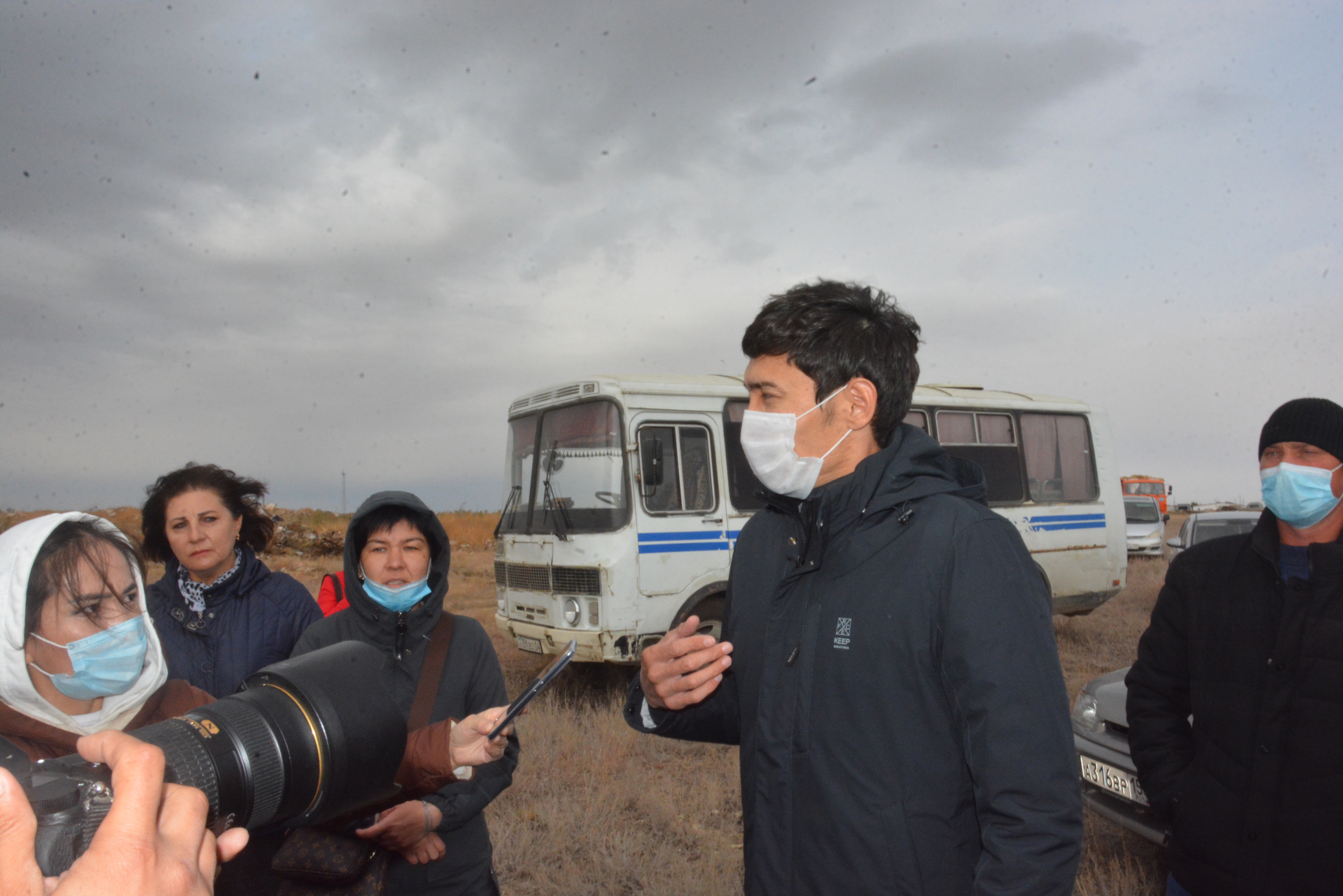 Вонять не перестало: птицефабрика не вывезла помет с берега Актюбинского моря