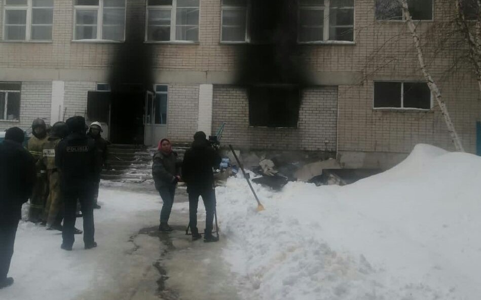 Пожар в школе №23 Актобе: появились фото с места событий