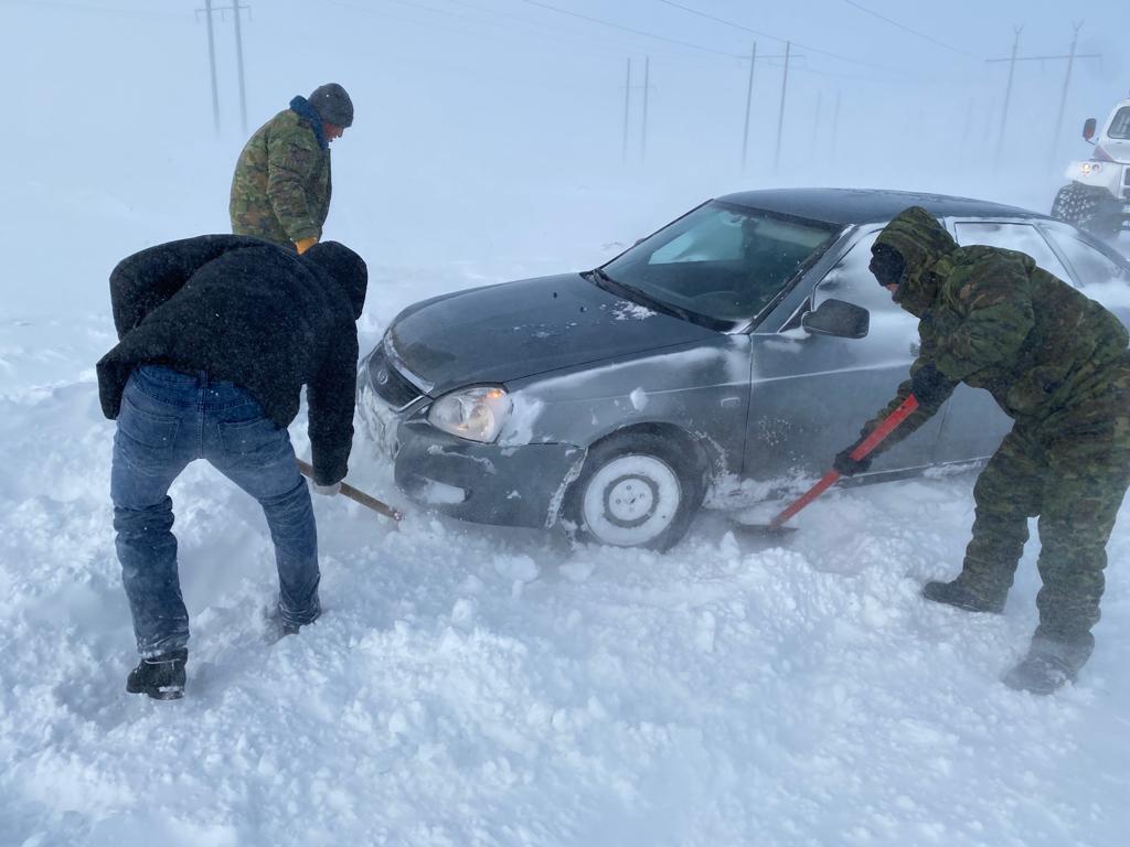 Более 500 человек вызволили  из снежного плена