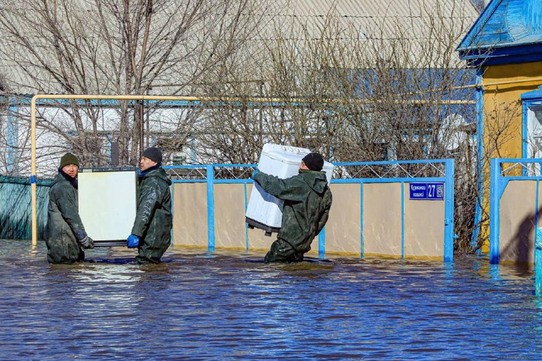 Более 50 домов затопило, свыше 90 человек эвакуированы в Кобде