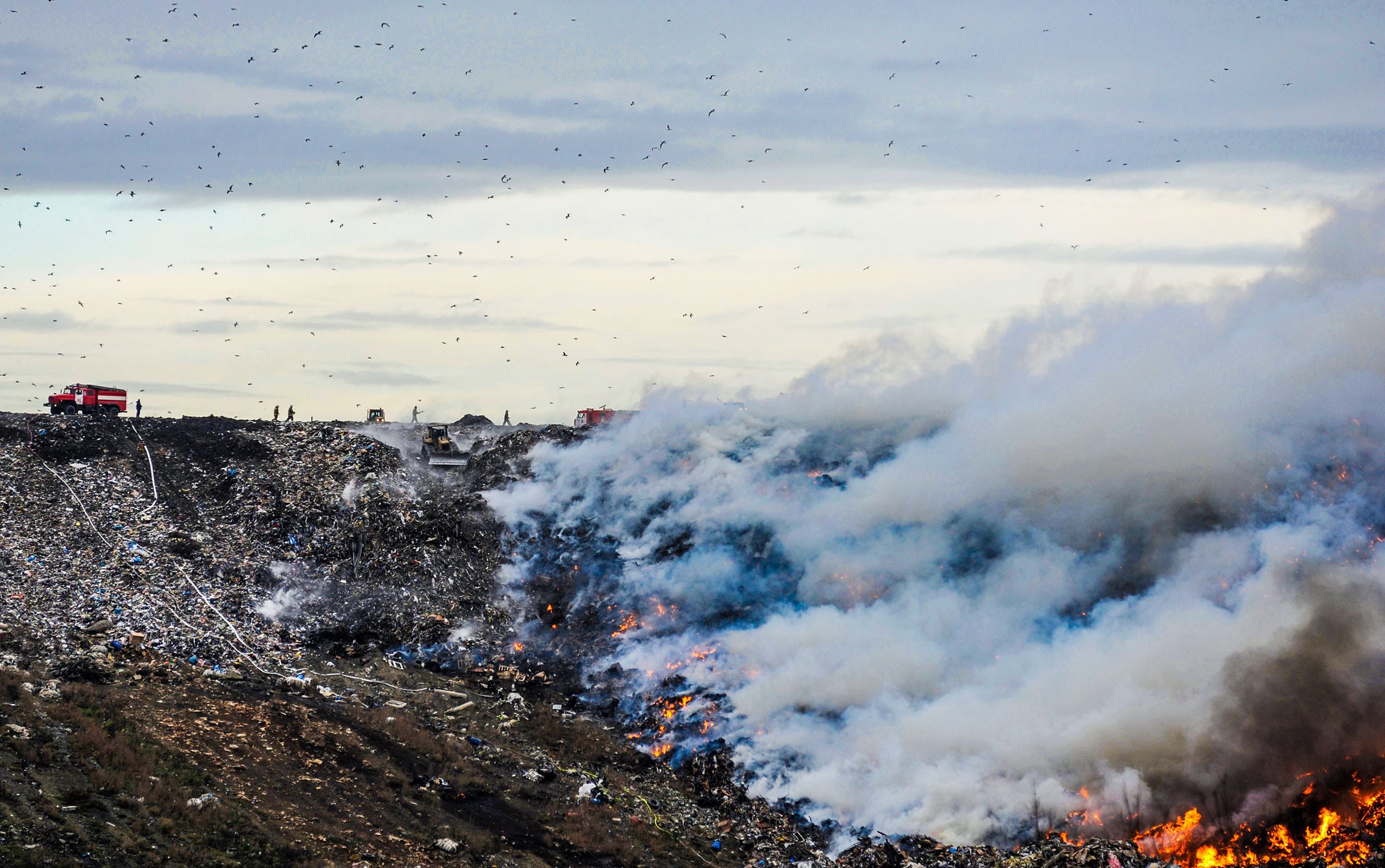 Из-за диверсии на полигоне в Актобе перестали вывозить мусор