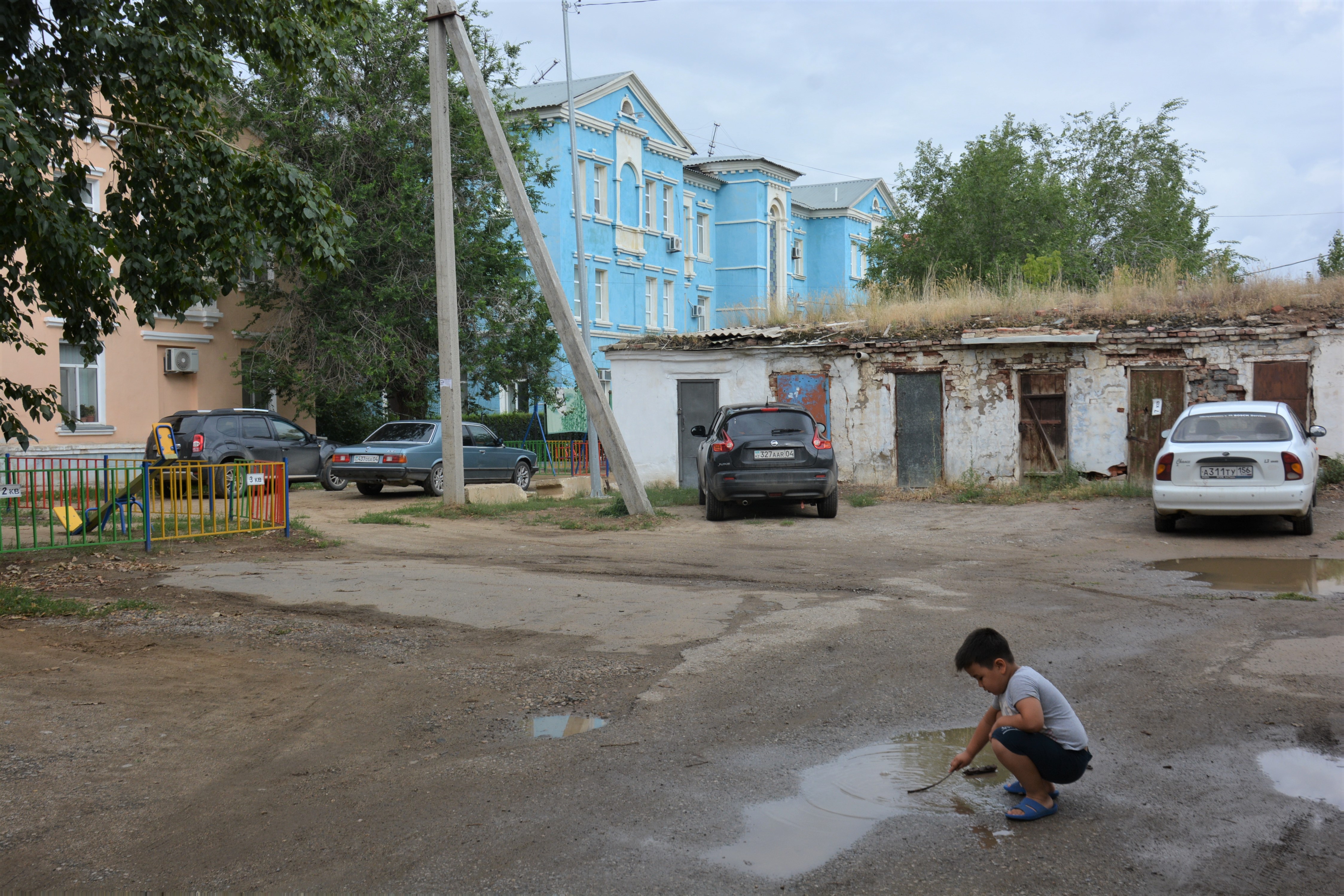 Почему дворы в центре Актобе и Жилгородке более 60 лет прозябают в разрухе
