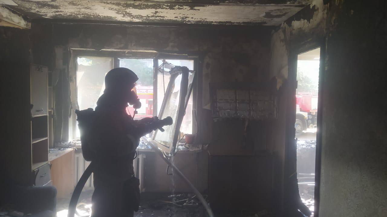 Пожар в Актобе: 44 человека эвакуировали из пятиэтажки