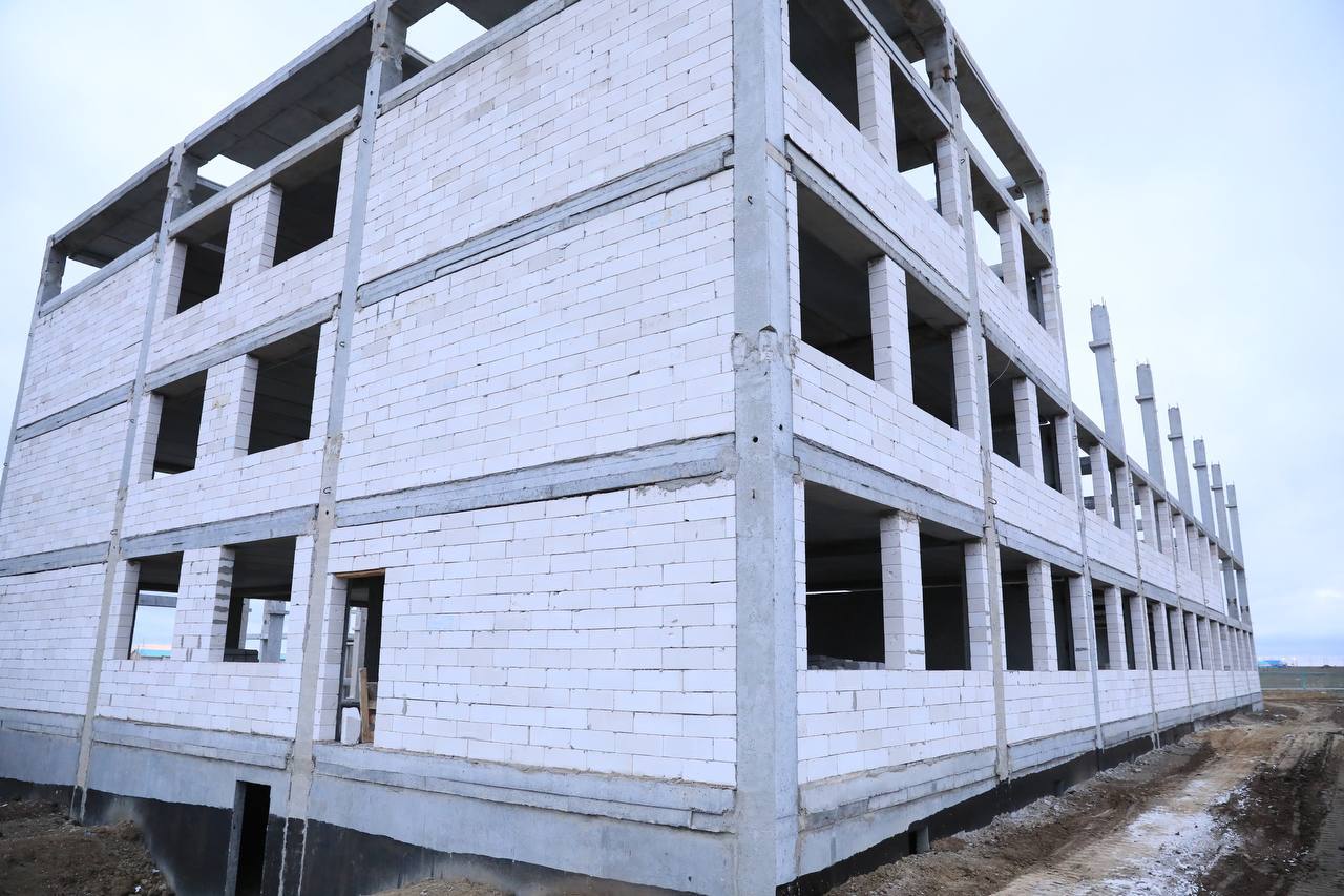 В Кандыагаше после приезда акима возобновят строительство школы