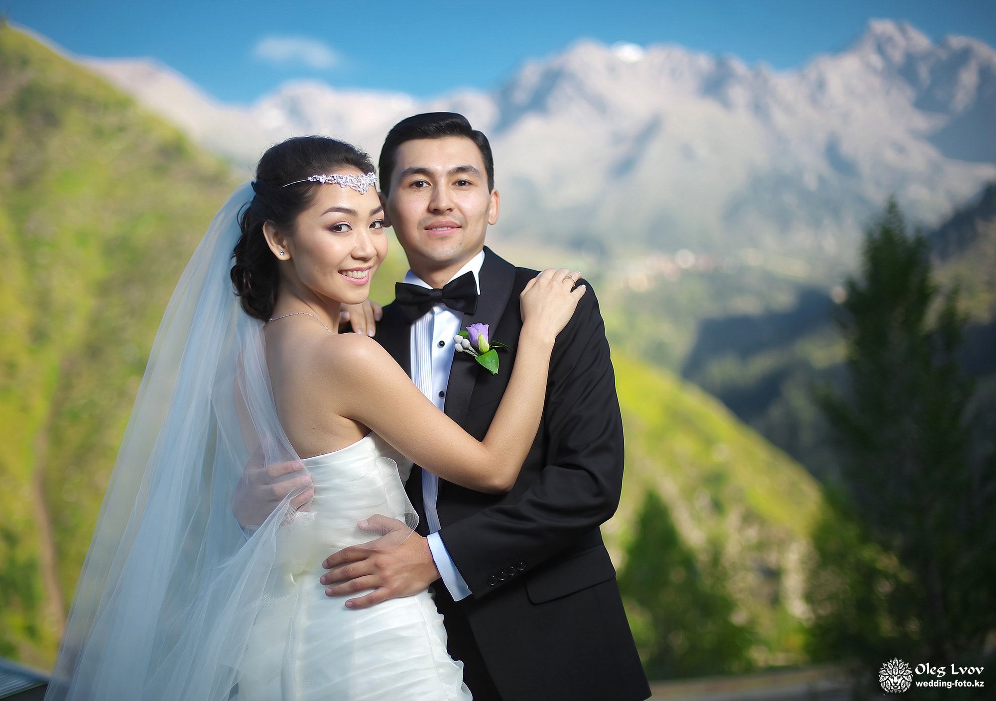Невеста узбекистан жених. Свадьба в Казахстане. Свадьба казахов. Новобрачные казахи. Жених и невеста казахи.