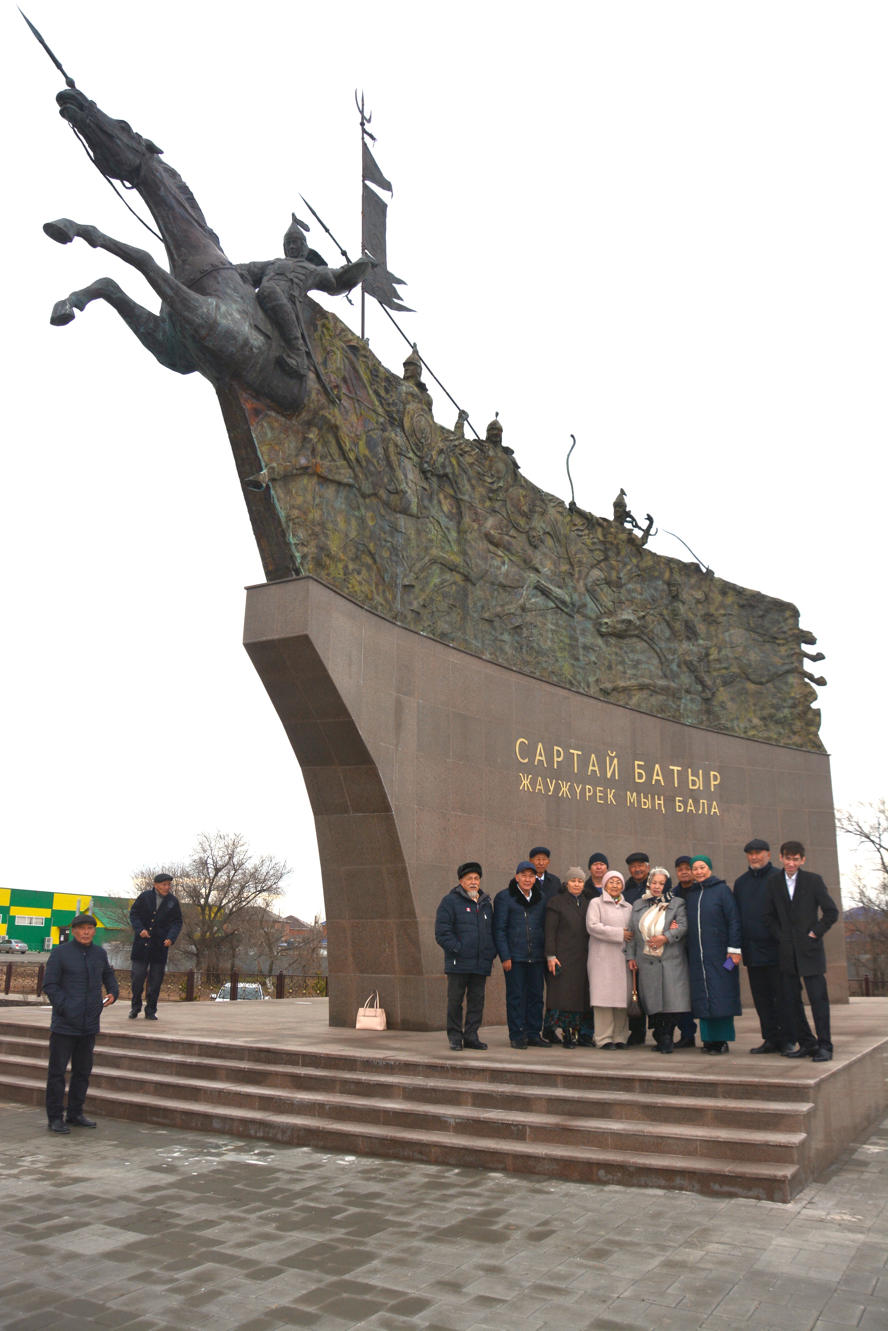 Как создавали памятник Сартай батыру и его воинам, рассказал потомок героя