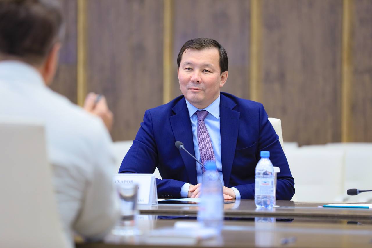 Асхат Шахаров решил наказать чиновников за простой соцобъектов