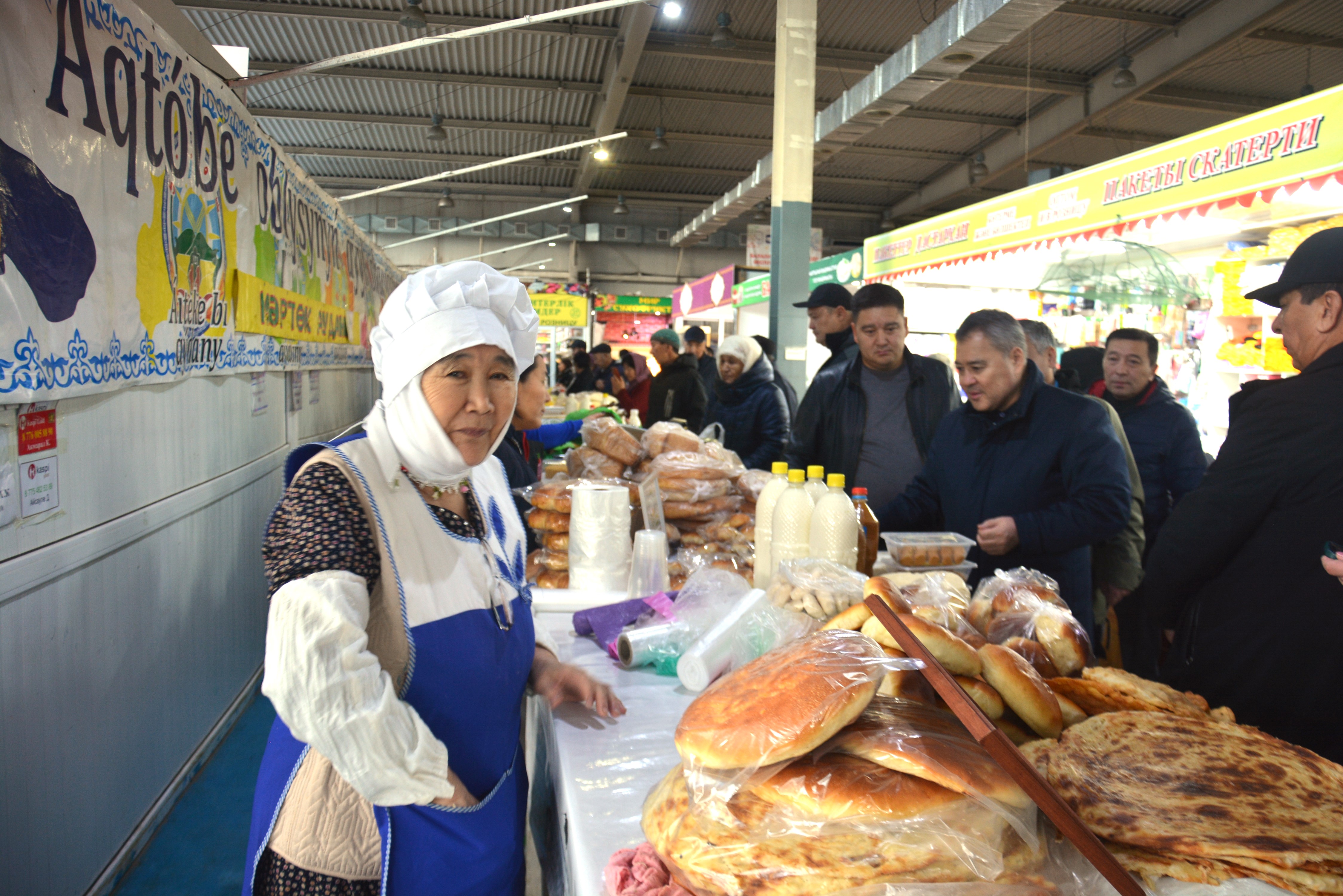 Городские предприниматели реализовали на субботней ярмарке продукцию по сниженным ценам