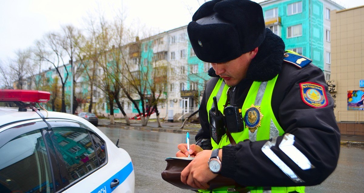 Казахстанцам запретили водить авто с иностранными номерами