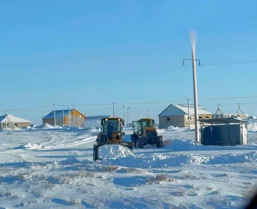 В 9-и отдаленных жилмассивах Актобе создают дежурные базы для уборки снега