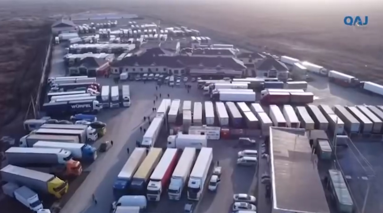 На актюбинском участке автодороги «Самара – Шымкент» скопилось более 3 300 автомобилей