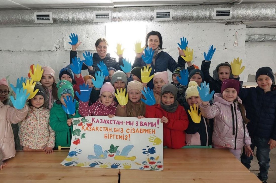 Как казахстанцы помогают детям Украины пережить бомбардировку и артобстрелы