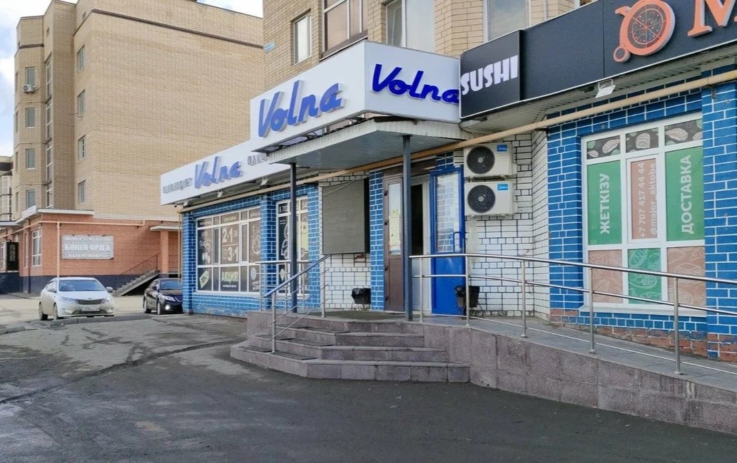 Дело о бутылке водки: почему в Актобе судятся с магазином «Volna»
