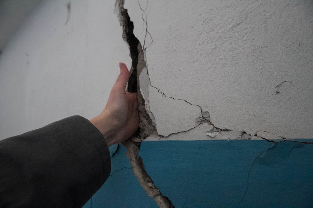 Трещины в фундаменте и стенах:  в Актобе будут судить застройщика
