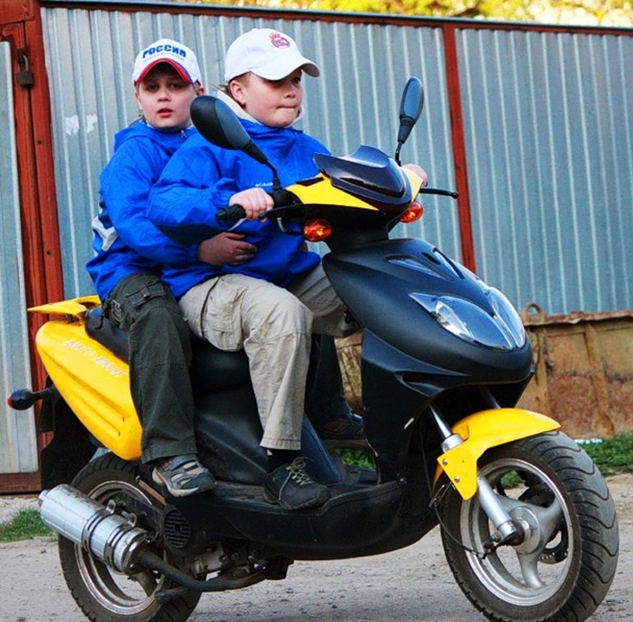 Какую ответственность несут родители мопедистов-подростков за нарушение ПДД