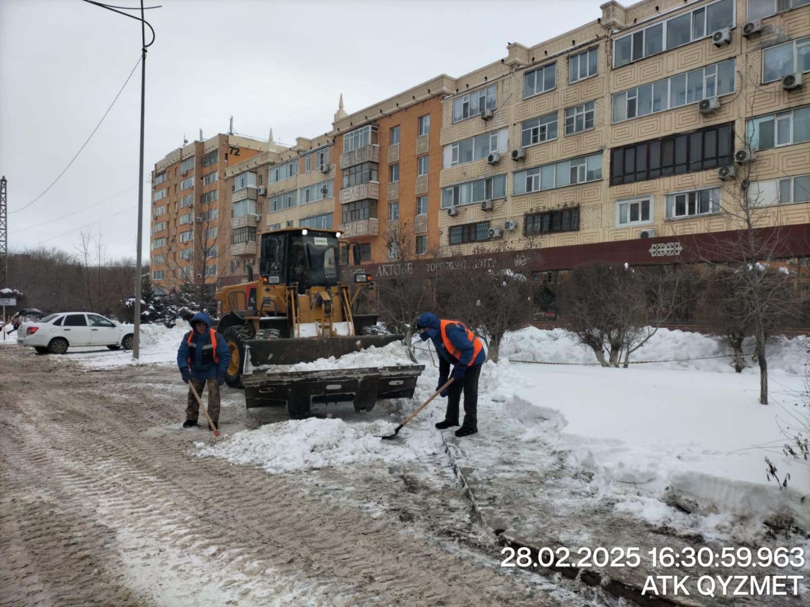 Паводок-2025: в Актобе массово вывозят снег из рисковых зон