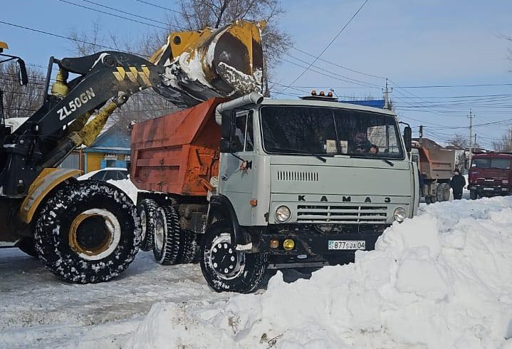 Актобе борется со снегом: увеличено количество спецтехники