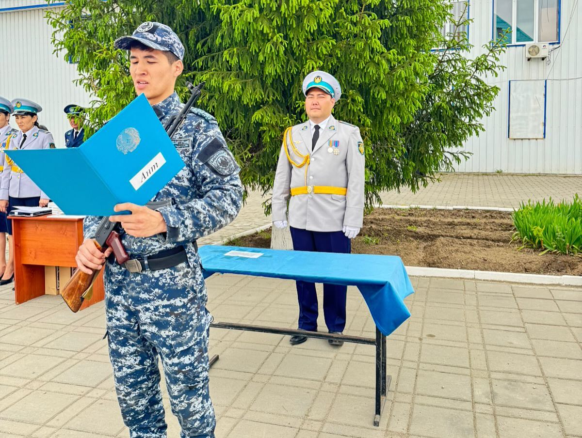 Честь, долг, Отечество: в Актобе 16 молодых сотрудников ДУИС приняли присягу
