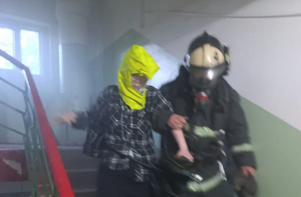 Троих актюбинцев спасли от пожара