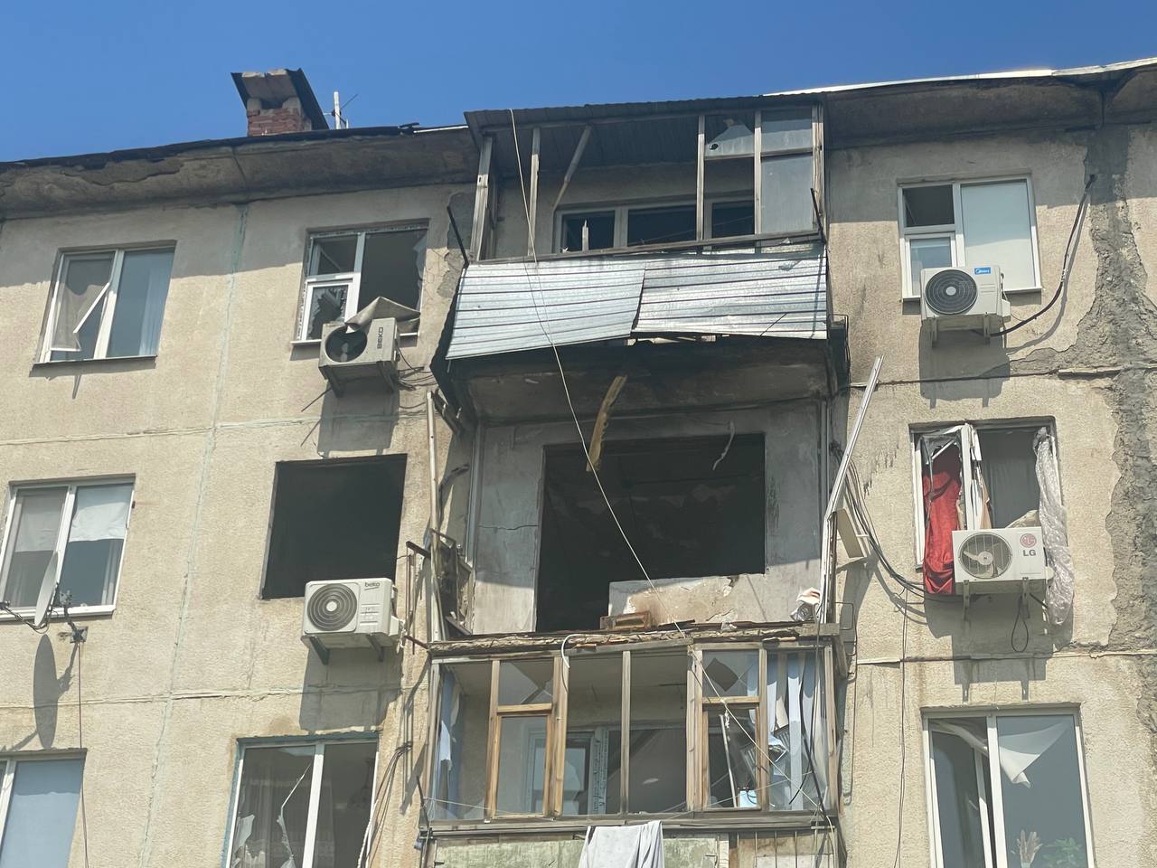 Взрыв в жилом доме Актобе: эксперты признали аварийным один подъезд