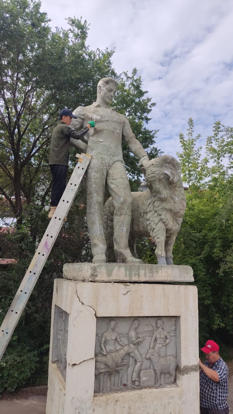 Ремонт памятника в Актобе