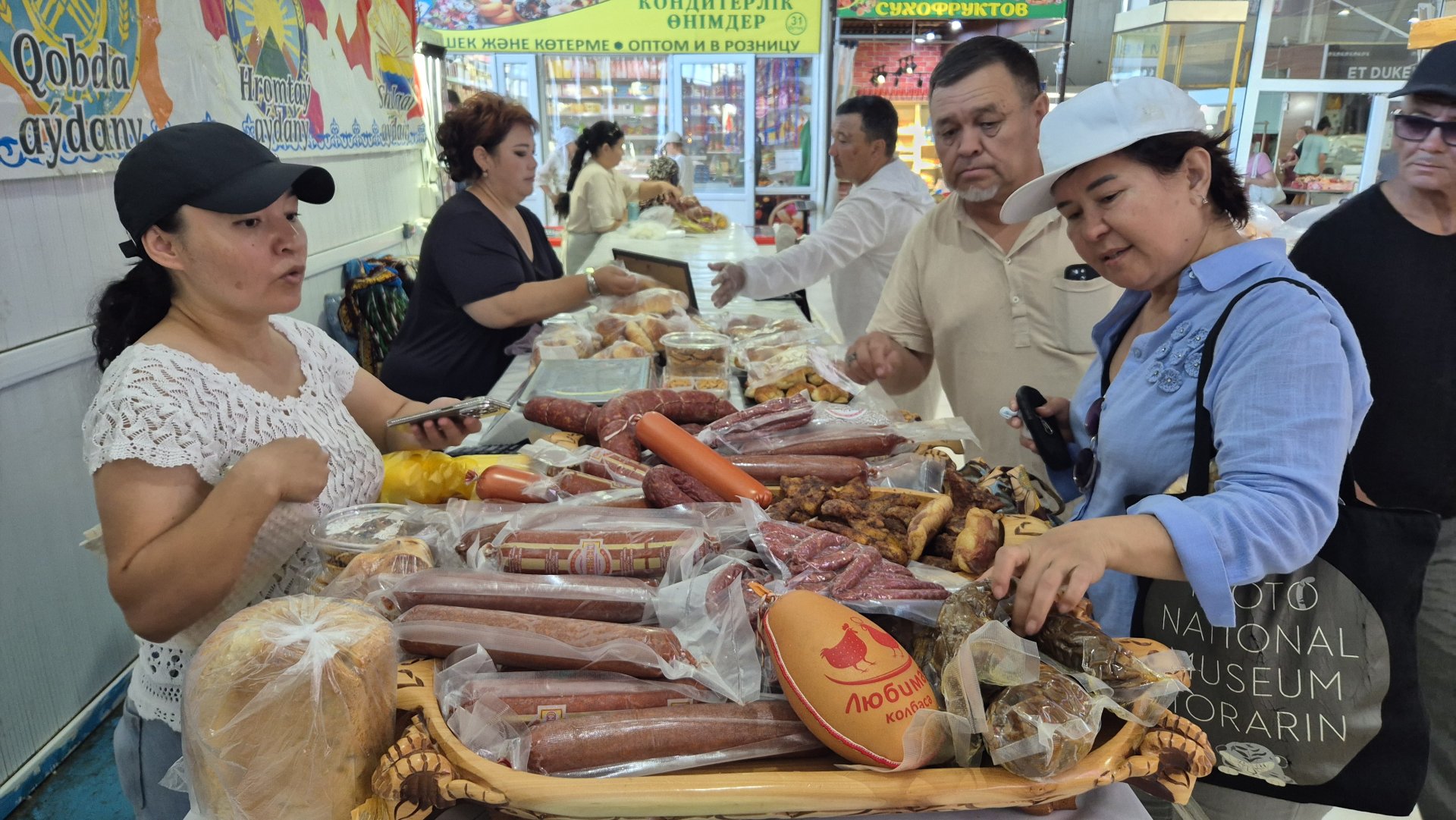 Ярмарку продуктов по сниженным ценам провели в Актобе при поддержке городского акимата