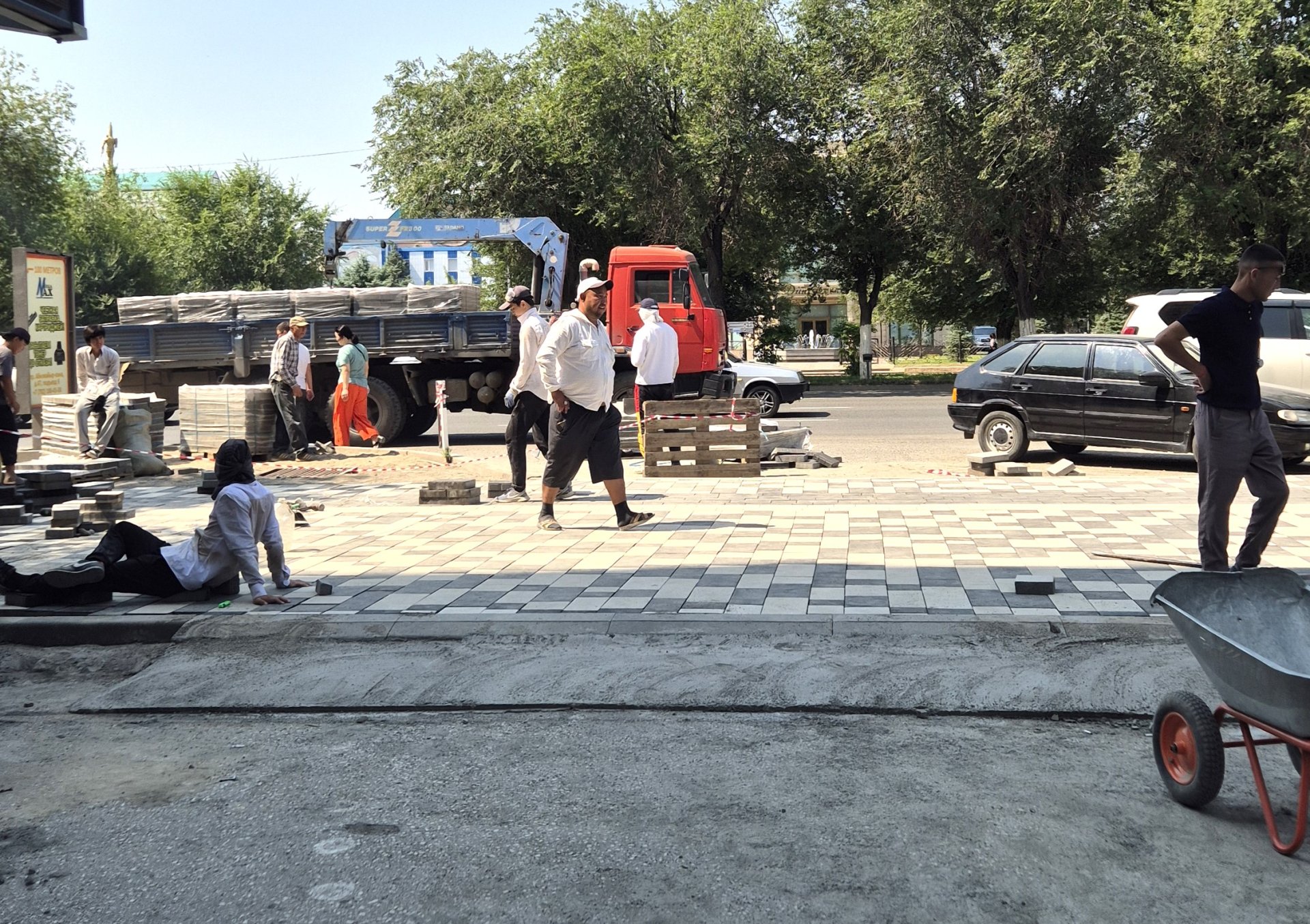 «Мы не можем вкладывать миллиарды в кривую плитку» - Асхат Шахаров о благоустройстве