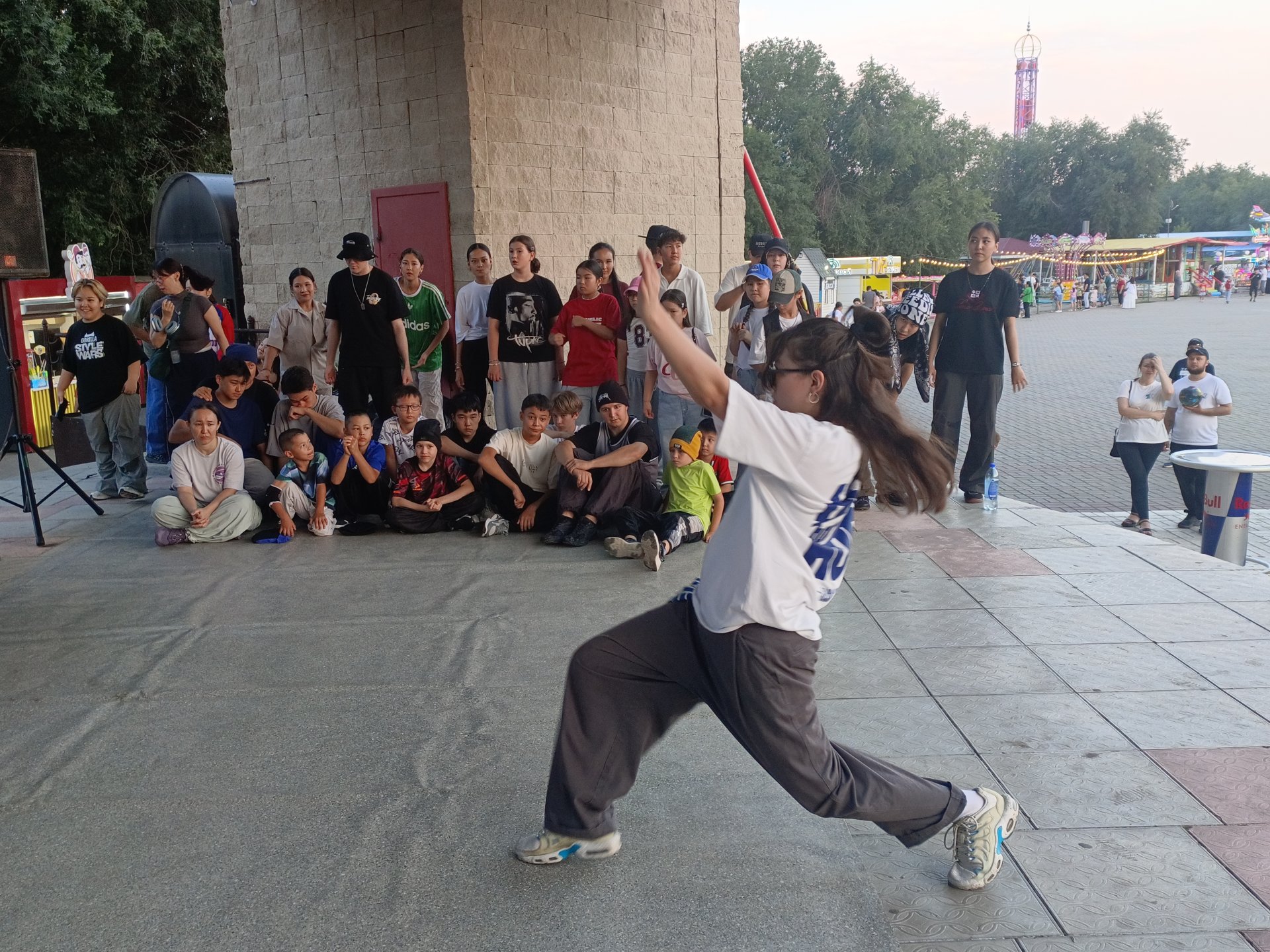 В Актобе в честь Международного дня молодежи прошел танцевальный баттл