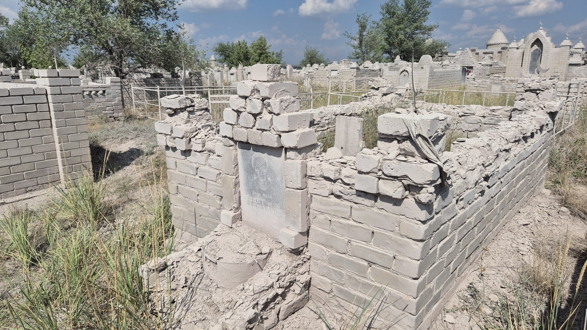 Токсичная пыль над Актобе: АЗФ не намерен экранировать опасное хранилище отходов