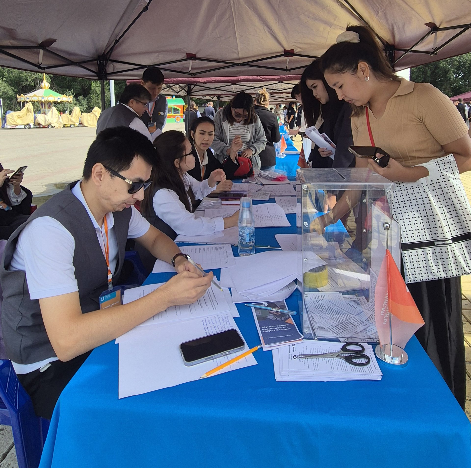 Сотни рабочих мест для молодежи были представлены на ярмарке вакансий в Актобе