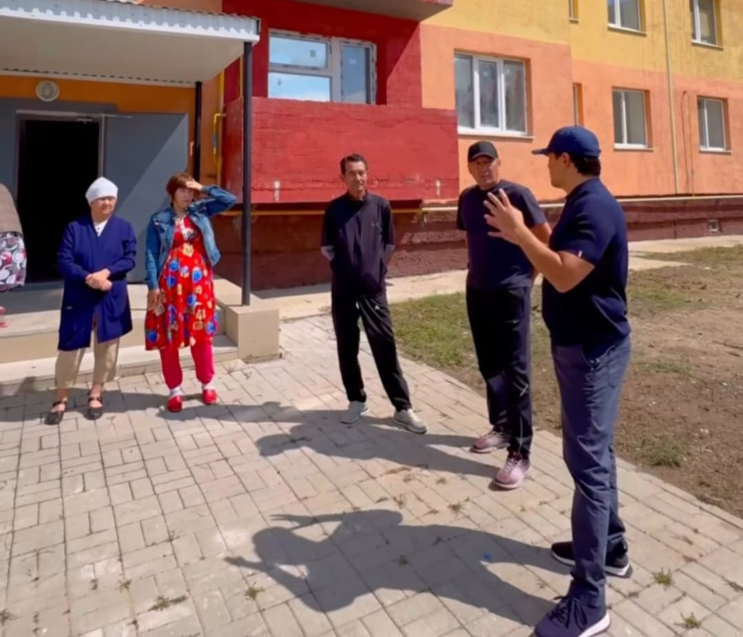 Азамат Бекет навестил жителей пострадавшего от взрыва дома