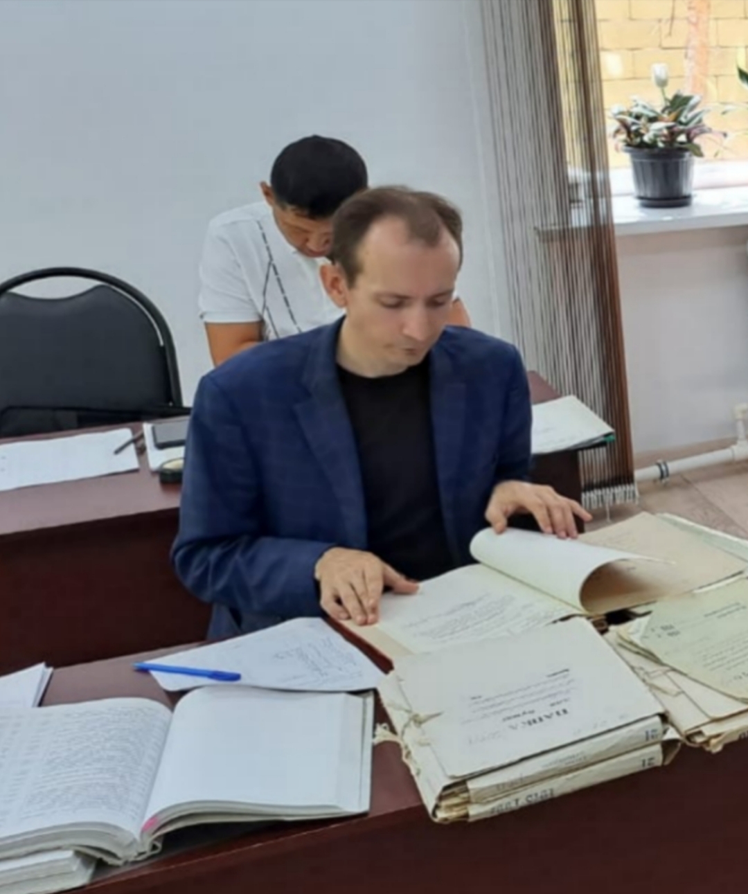 Одна судьба на двоих: актюбинец узнал семейную легенду и увековечил имена однополчан