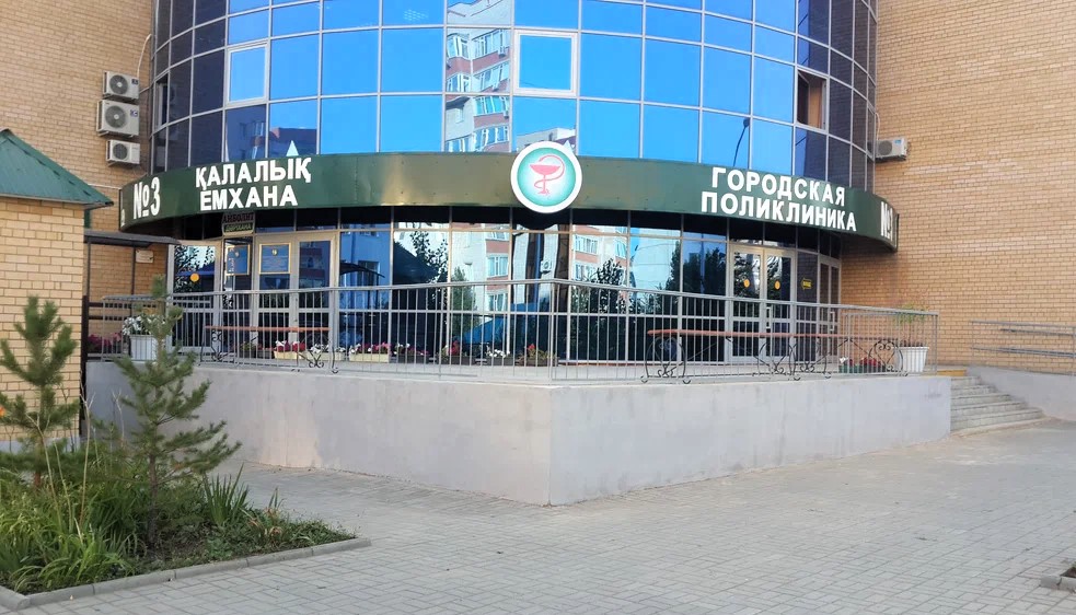 Актюбинка плюнула во врача и была оштрафована