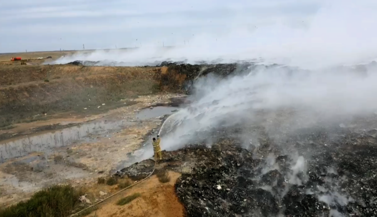 Три дня в огне: устанавливаются причины пожара  на мусорном полигоне
