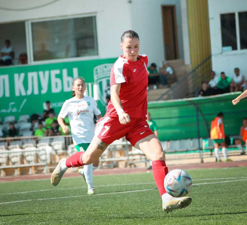 Женская футбольная команда «Актобе» разгромила «Окжетпес»