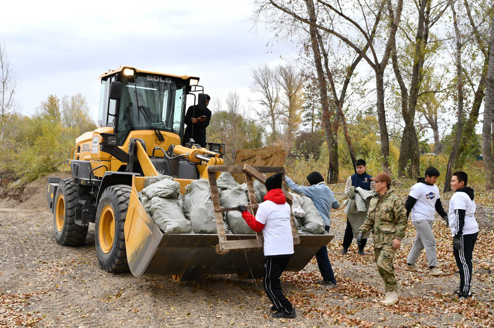 300 тонн мусора собрали студенты в Актобе