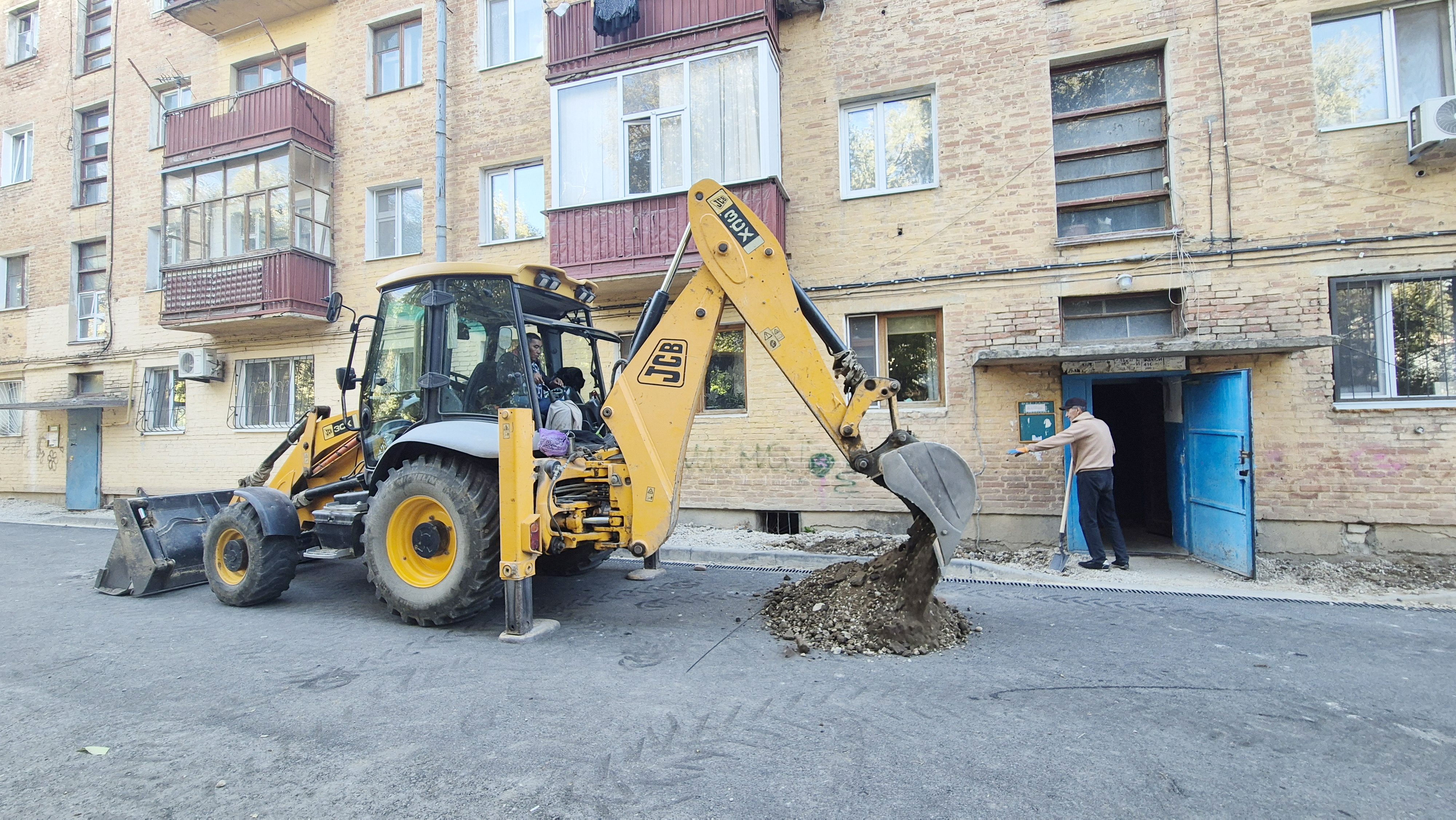 Ремонт дворов в Актобе: чему рады жители и чем недовольны?