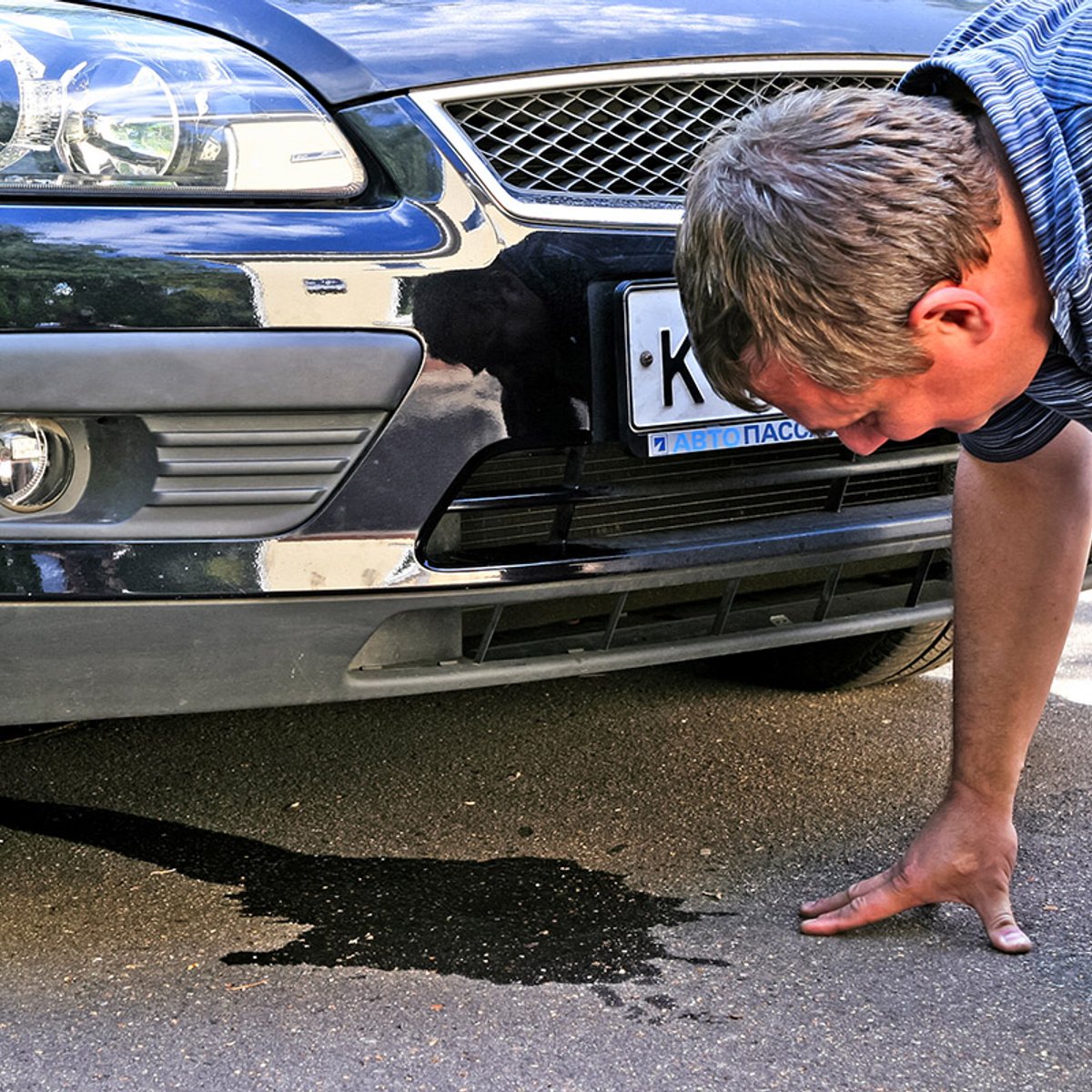 Парковки и дороги в Актобе залиты токсичным маслом и топливом