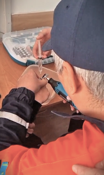 В Актобе сотрудники ДЧС помогли снять кольцо