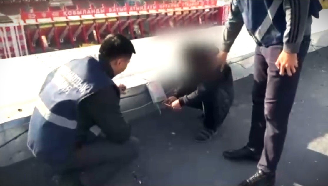 Житель Актобе оставил без подсветки несколько домов на центральных проспектах