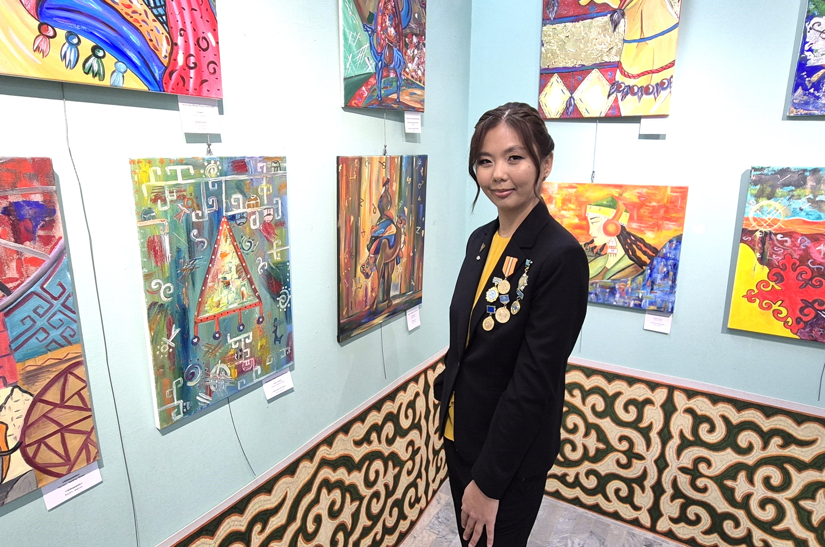 Экспрессионизм в преодолении: в Актобе открылась выставка художницы, получившей известность в Юго-Восточной Азии