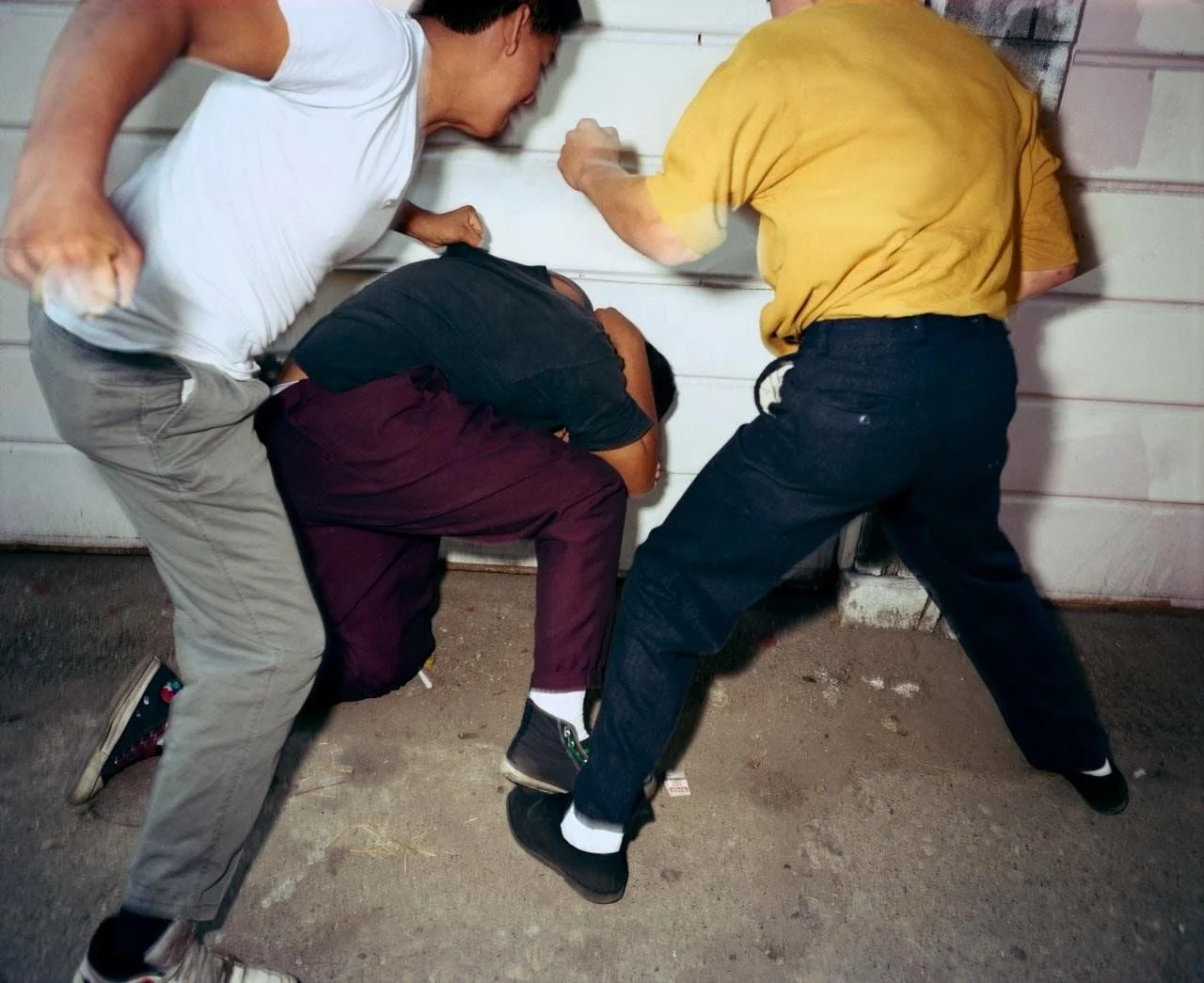 Актюбинца избили ногами и кирпичом за просьбу прикурить