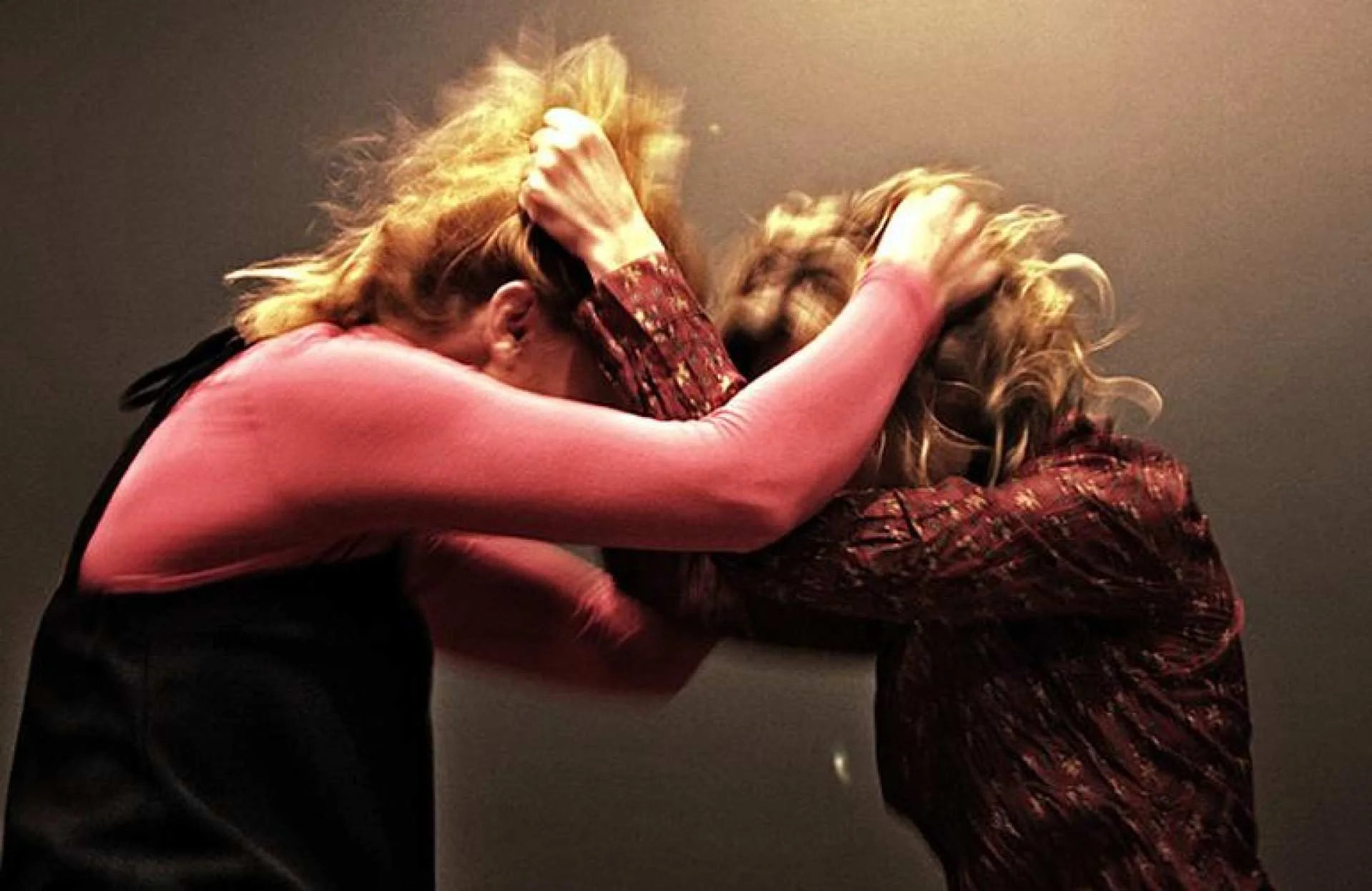 Потасовка мам на детской площадке: уголовное дело прекратили