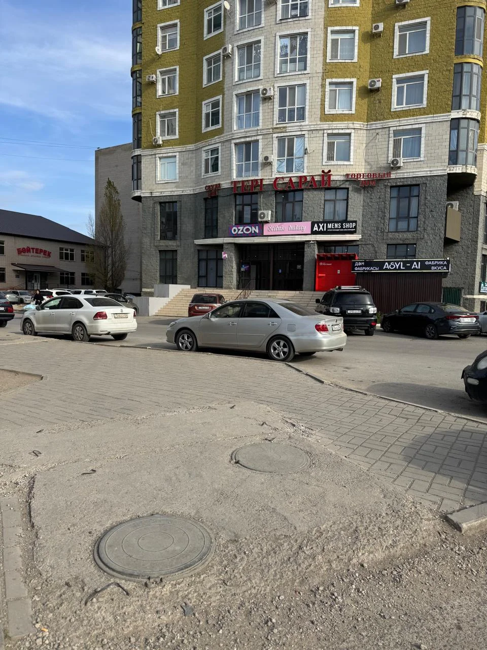 Трагедия в центре Актобе: женщина погибла после падения в колодец с кипятком