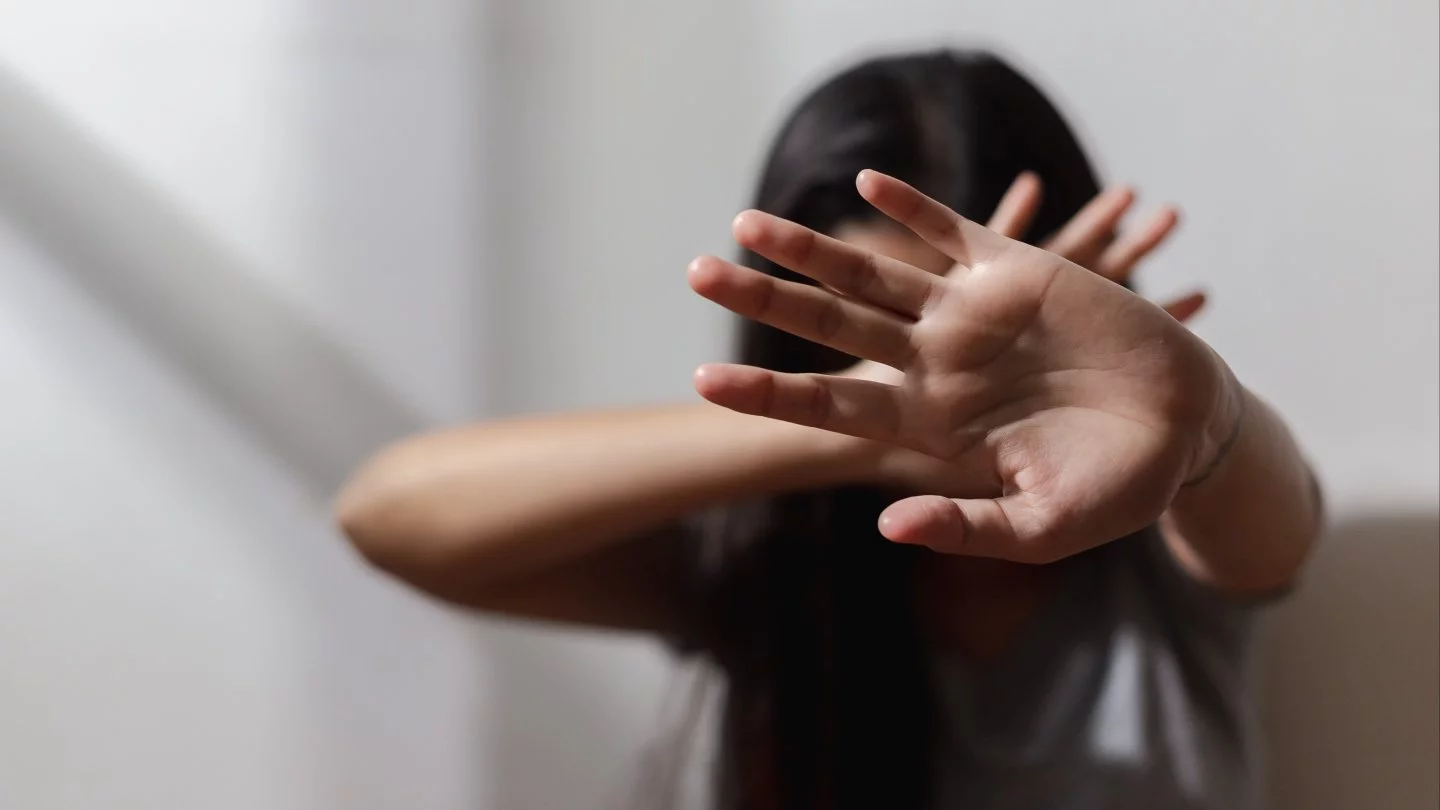 В Актобе школьницу с ментальными нарушениями насиловали несколько лет - заявляет фонд «НемолчиKZ»